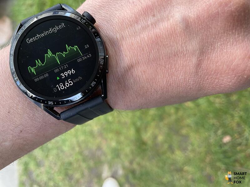 Man sieht die aufgezeichnete Geschwindigkeit auf der Huawei Watch GT 3.